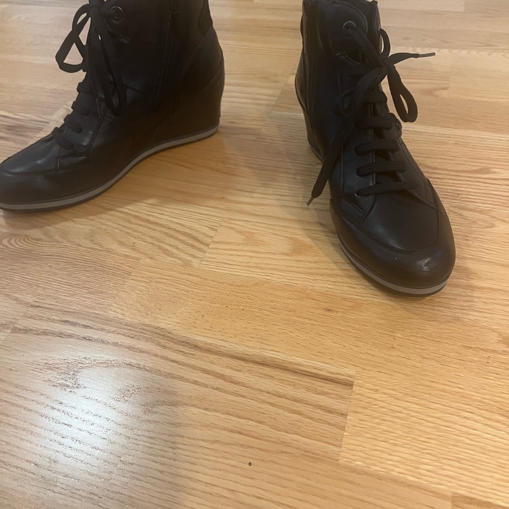Geox Women's Black Wedge Leather Booties Sz 41